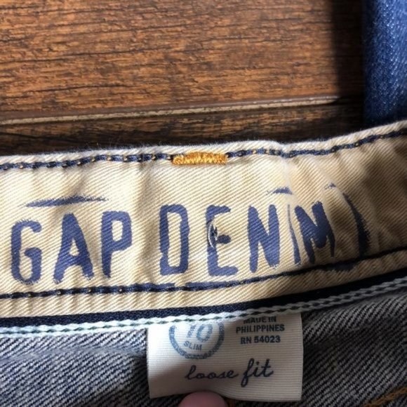 GAP Boy's Loose Fit Jeans with Adjustable Waist - Size 10 Slim - Picture 6 of 8